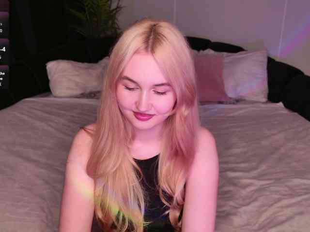 LillyEyess webcam