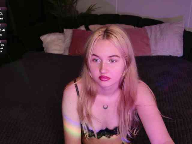 LillyEyess webcam