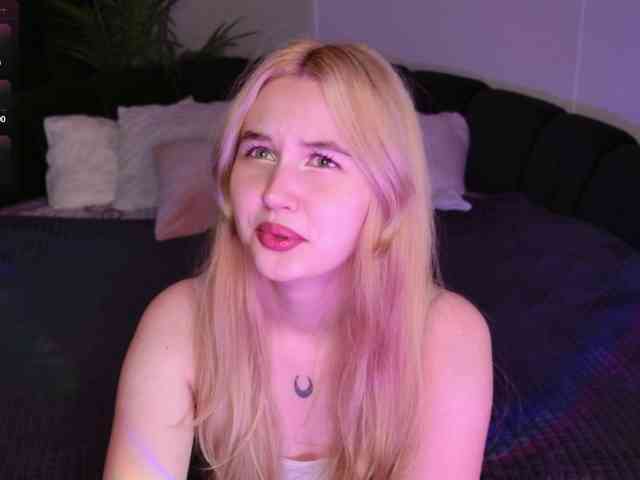 LillyEyess webcam