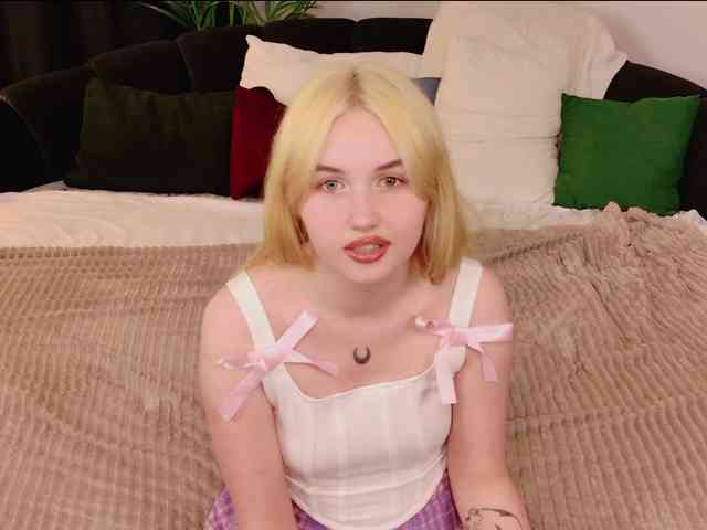 LillyEyess webcam