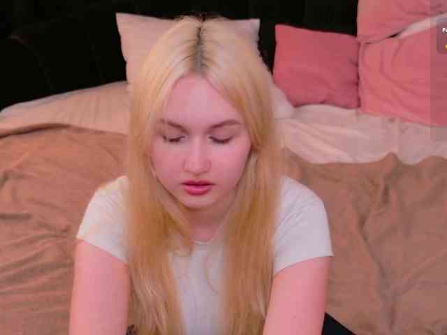 LillyEyess webcam