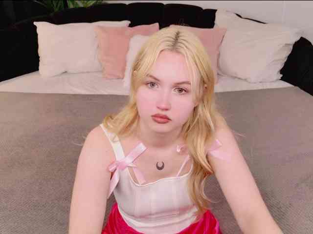 LillyEyess webcam