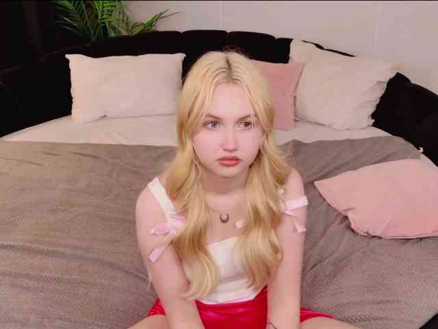 LillyEyess webcam