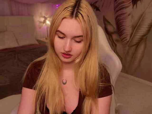 LillyEyess webcam