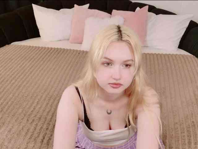 LillyEyess webcam