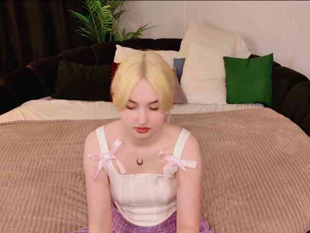 LillyEyess webcam