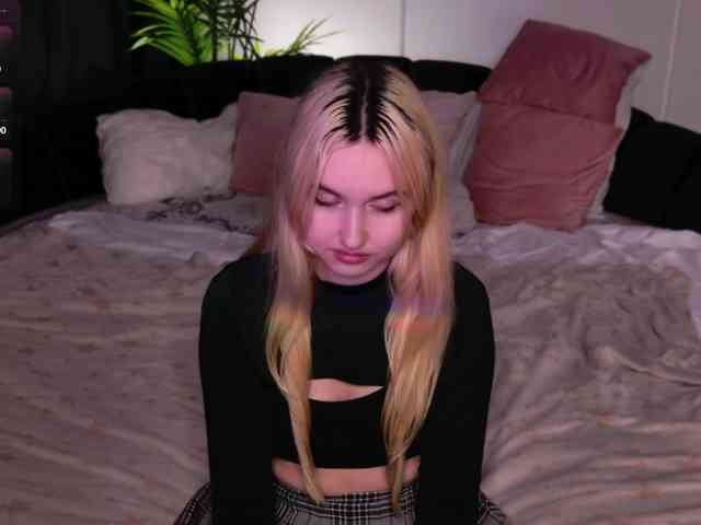LillyEyess webcam