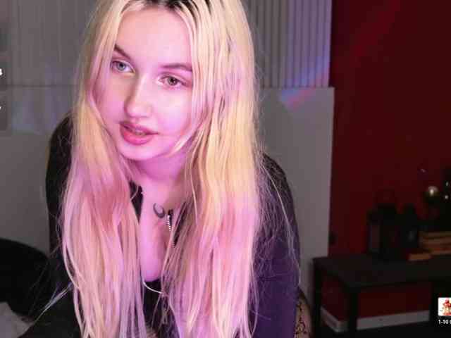 LillyEyess webcam
