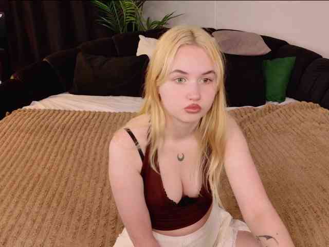 LillyEyess webcam