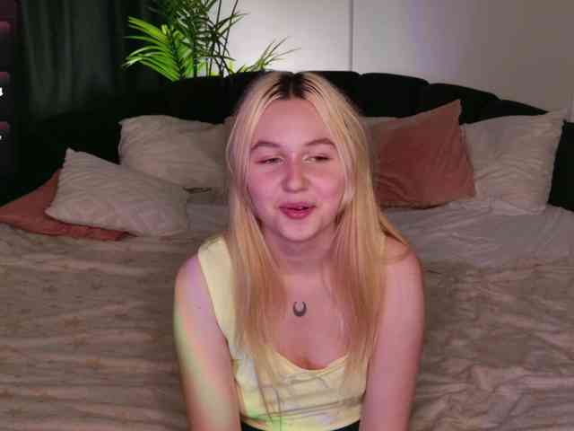 LillyEyess webcam