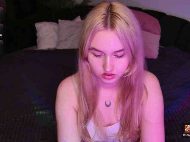 LillyEyess webcam