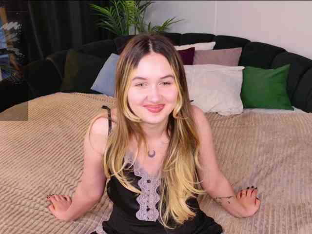 LillyEyess webcam