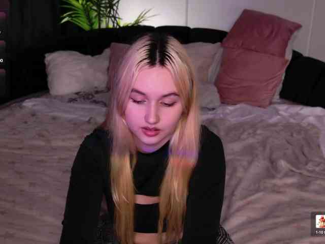 LillyEyess webcam