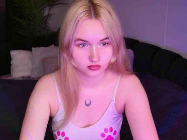 LillyEyess webcam