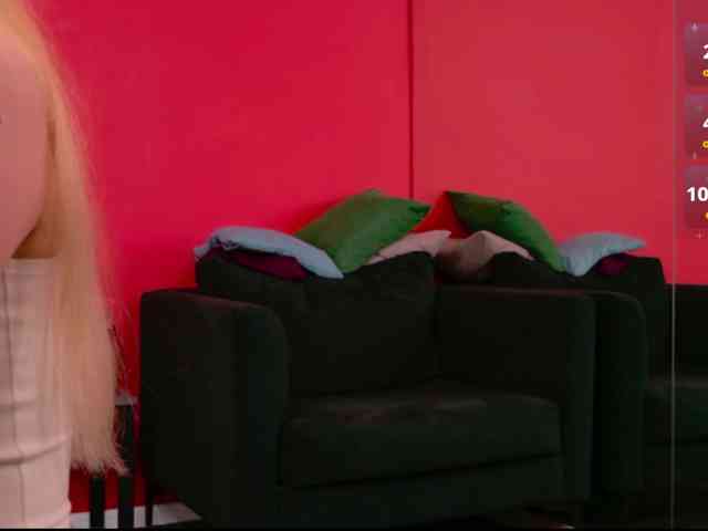 LillyEyess webcam