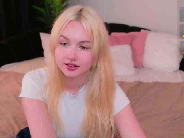 LillyEyess webcam