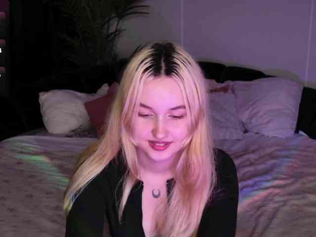 LillyEyess webcam