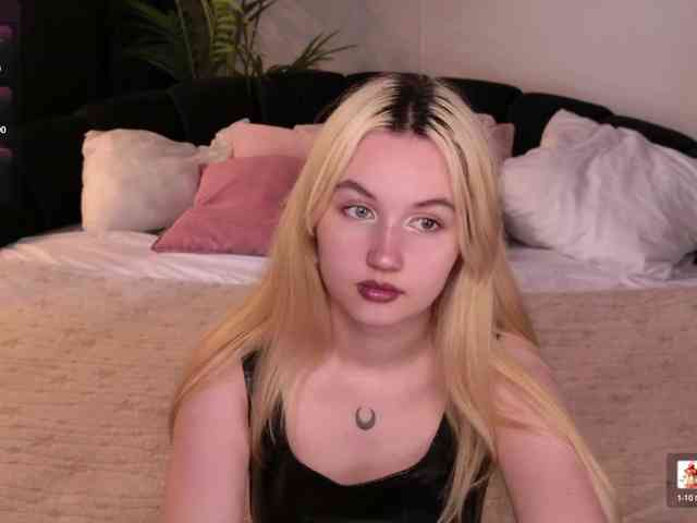 LillyEyess webcam