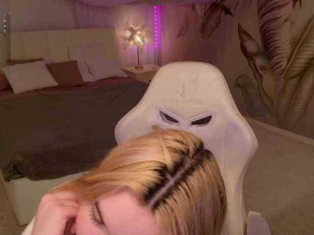 LillyEyess webcam