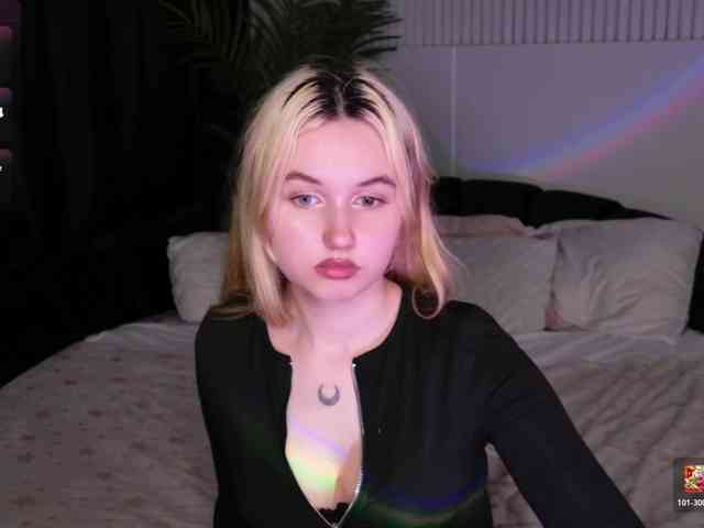 LillyEyess webcam
