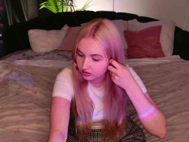 LillyEyess webcam