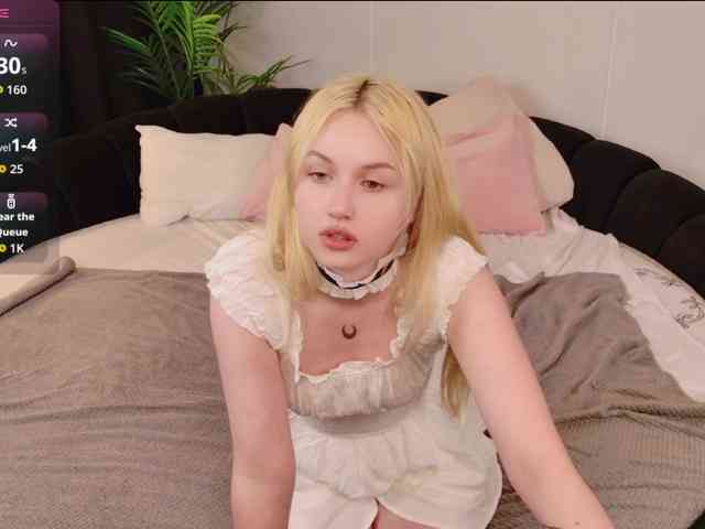 LillyEyess webcam