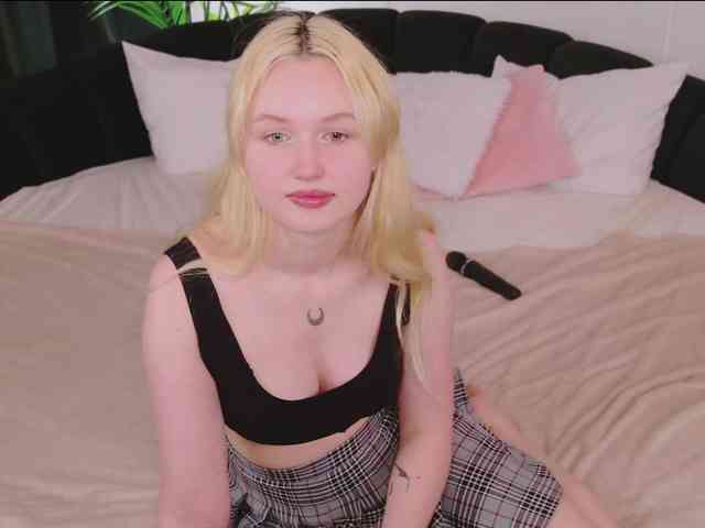 LillyEyess webcam