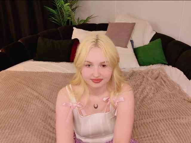 LillyEyess webcam