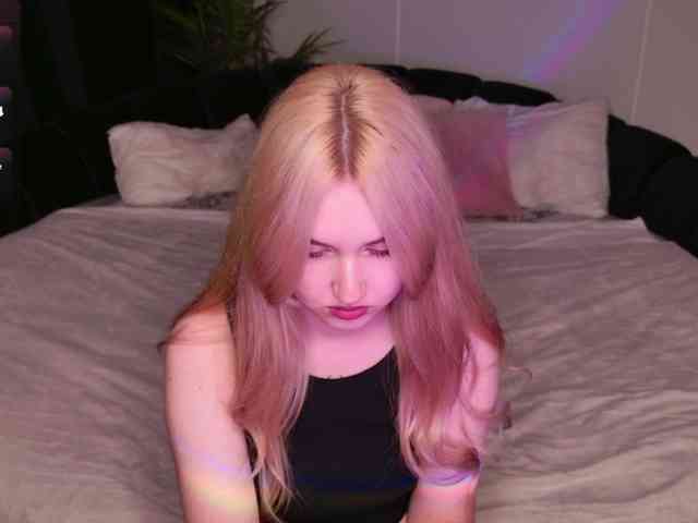 LillyEyess webcam