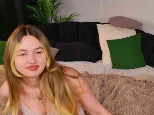 LillyEyess webcam