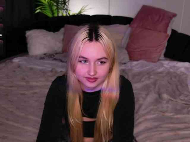 LillyEyess webcam