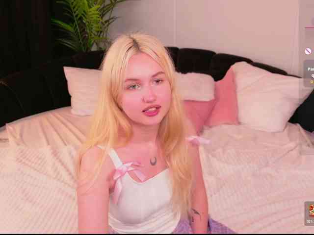 LillyEyess webcam