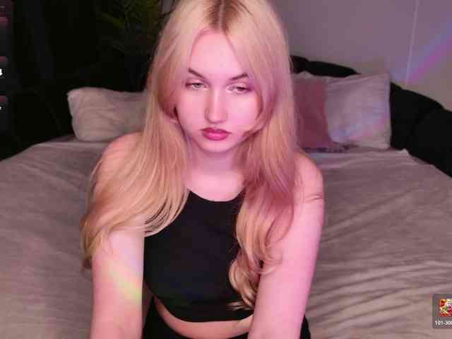 LillyEyess webcam