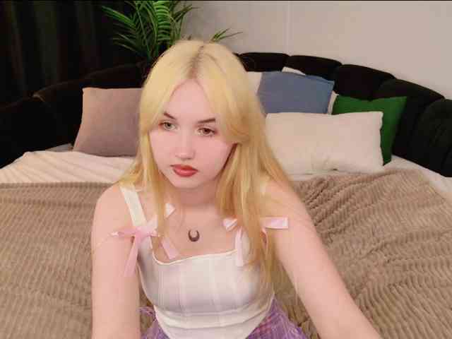 LillyEyess webcam