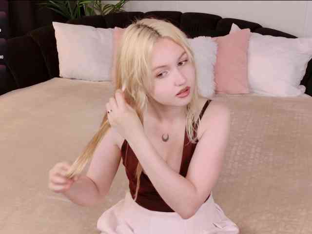 LillyEyess webcam