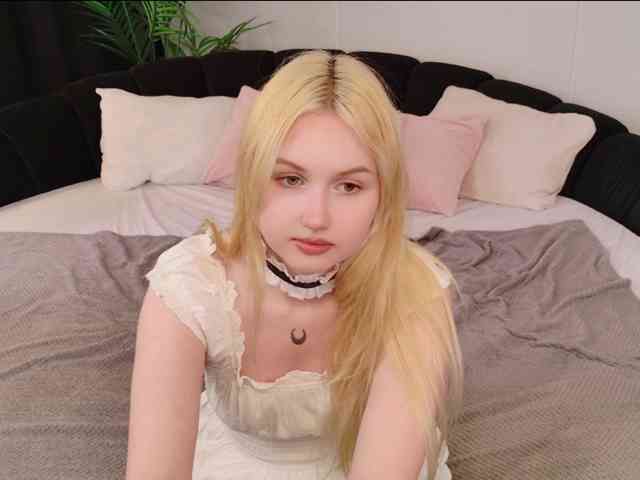 LillyEyess webcam