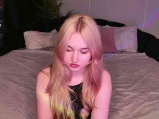 LillyEyess webcam