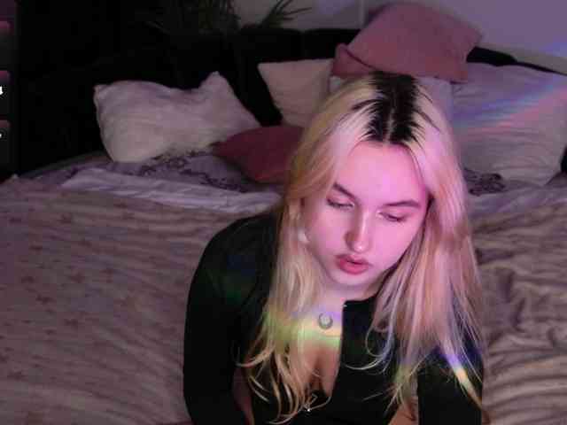 LillyEyess webcam