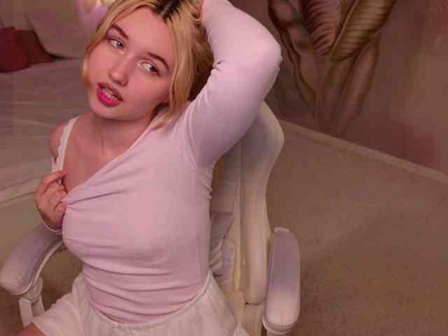 LillyEyess webcam