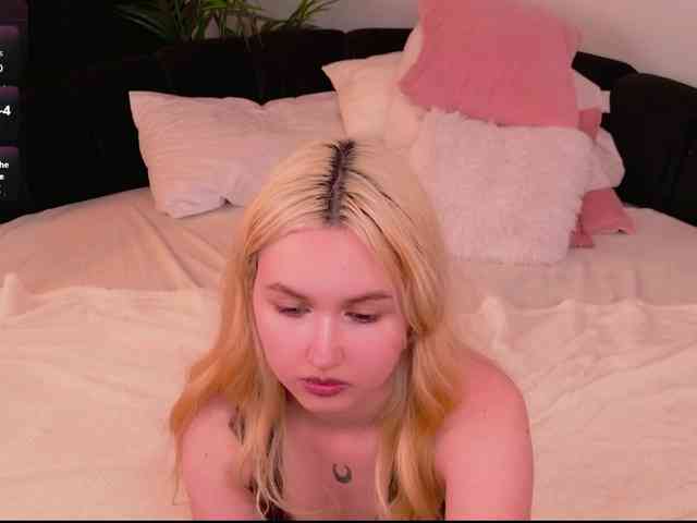 LillyEyess webcam