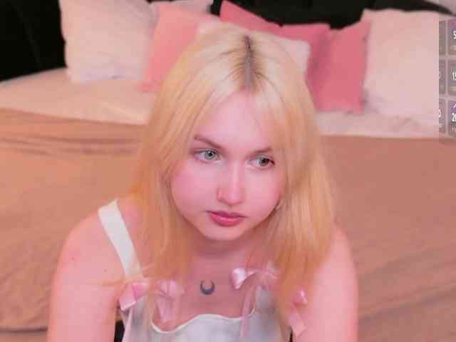 LillyEyess webcam