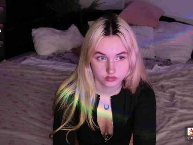LillyEyess webcam