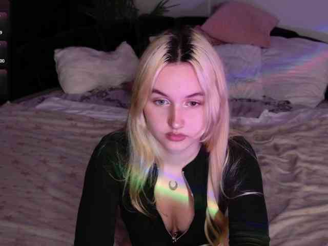 LillyEyess webcam