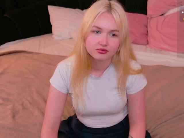 LillyEyess webcam