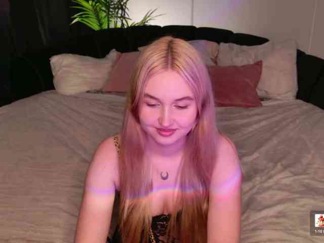 LillyEyess webcam