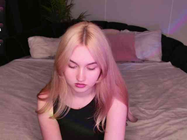 LillyEyess webcam