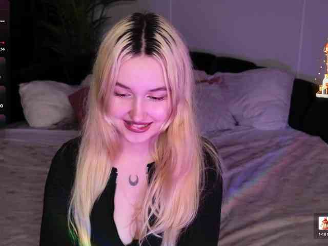 LillyEyess webcam