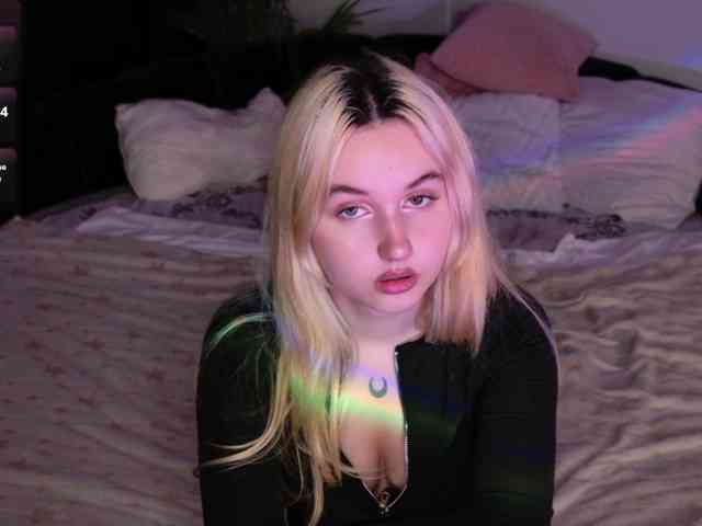 LillyEyess webcam