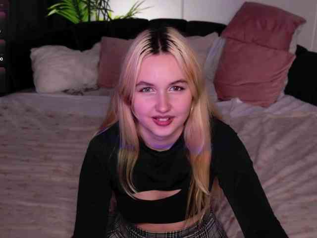 LillyEyess webcam