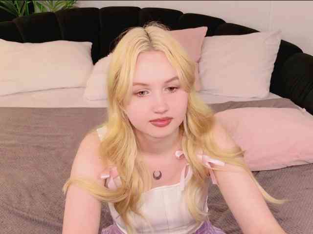 LillyEyess webcam